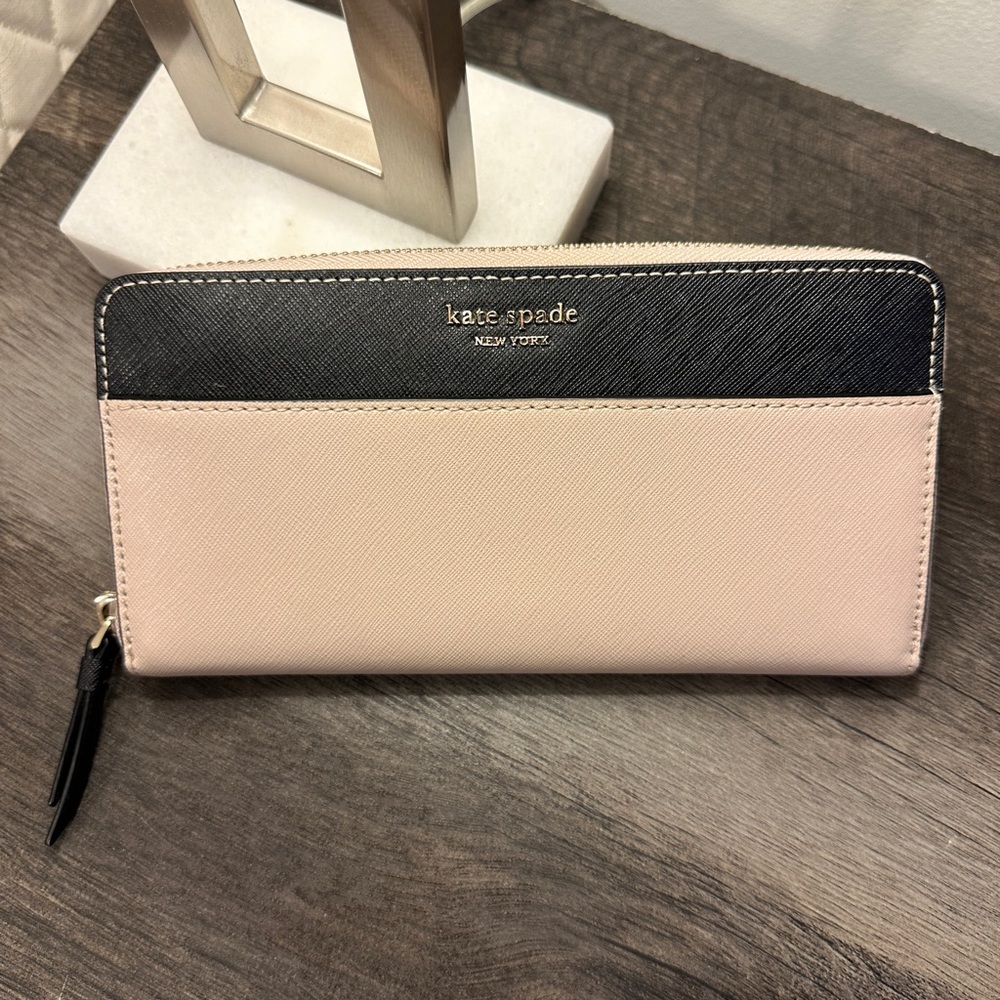 Kate Spade Black and Tan Wallet